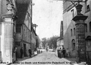 Neuhaus, „Mühlenenge“ am Paderborner Tor, 1911 (Stadt- und KreisA Pb, Ansichtskarte M1)