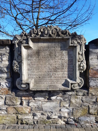 Memorial stone of the „Padulusquelle“ with dedication by Paderborn Prince Bishop Ferdinand von Fürstenberg, 1665 (Photo M. Ströhmer 2019)